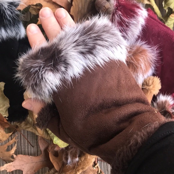 💋Tan Faux Fur Fingerless Fleece Gloves - Picture 2 of 6